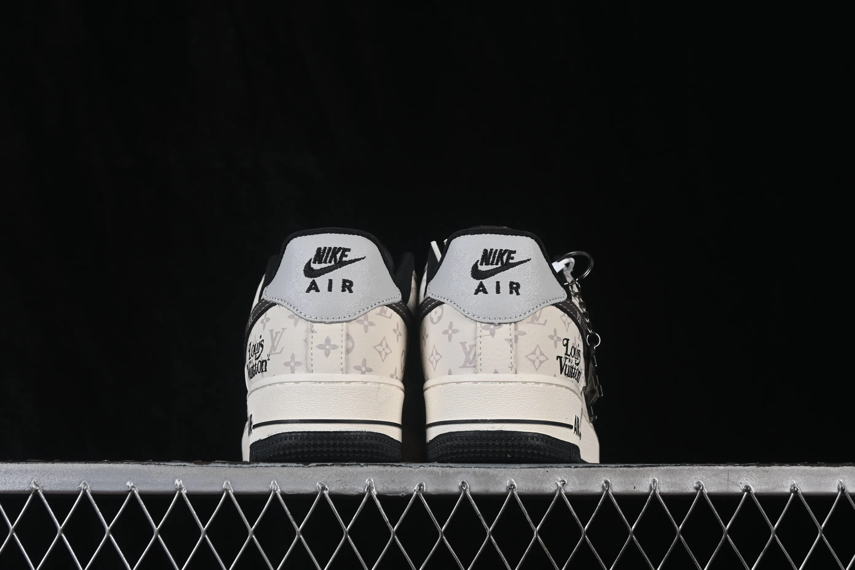 All categories Nk Air Force 1 Air Force series Nk Air Force 1 Low Air Force low-top Nike Air Force 1'07 Low Gray and white contrast Air Force 1 low-top casual sneakers DF0188-138